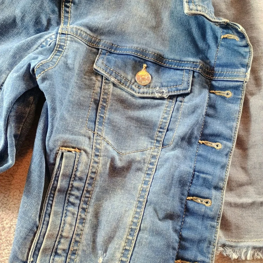 Justice Girls Denim Jacket Blue 12 Cropped Raw Hem Distressed Jean Jacket Trendy